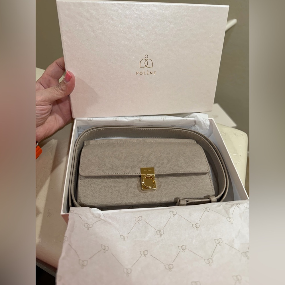 Polene Numéro Sept Belt
EDITION TAUPE